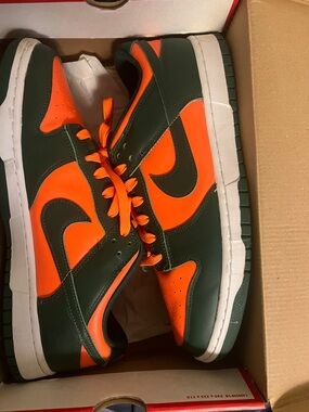 Nike Low-Top Sneakers in Orange and Dark Green